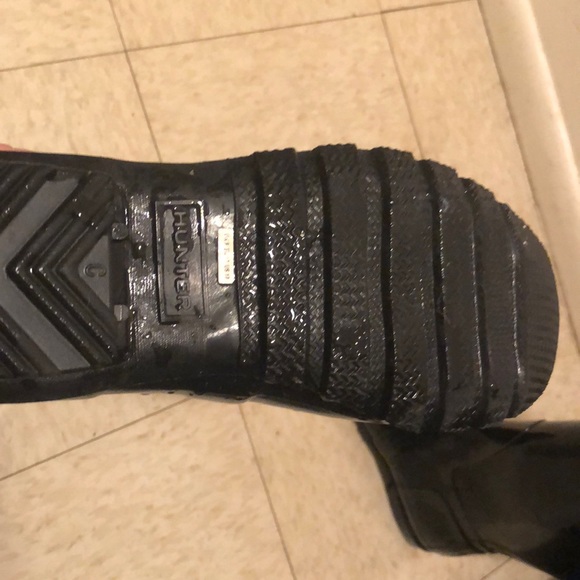 Women's glossy black tall Hunter rain boots - Picture 4 of 5